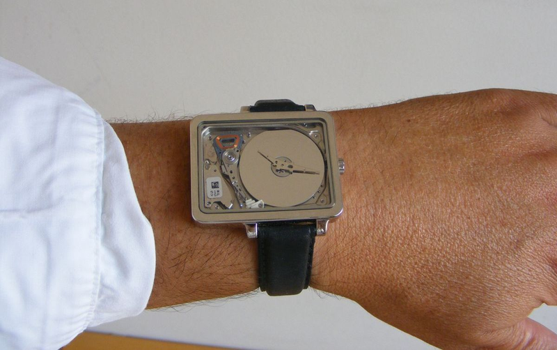 Illustration for article titled A Tiny Old Hard Drive Makes a Sweet Nerdy Watch